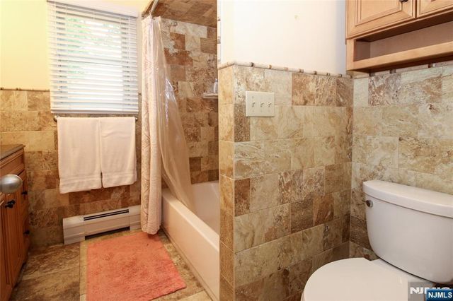 6 Knollwood Road, Totowa, NJ 07512