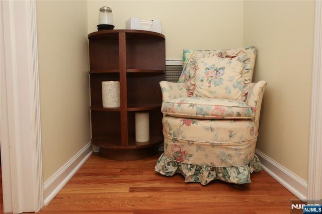 6 Knollwood Road, Totowa, NJ 07512