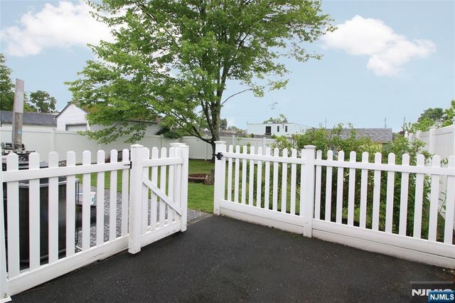 6 Knollwood Road, Totowa, NJ 07512