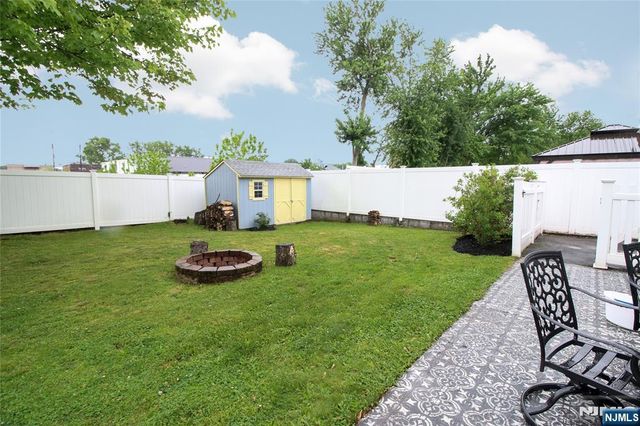 6 Knollwood Road, Totowa, NJ 07512