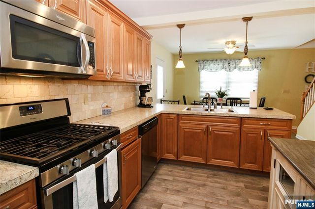 6 Knollwood Road, Totowa, NJ 07512