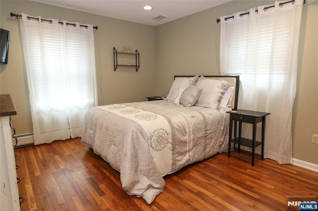 6 Knollwood Road, Totowa, NJ 07512