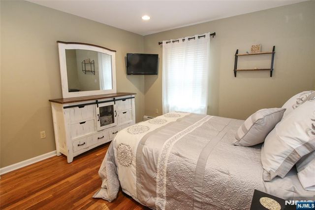 6 Knollwood Road, Totowa, NJ 07512