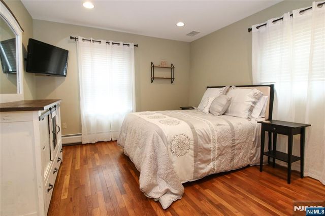 6 Knollwood Road, Totowa, NJ 07512