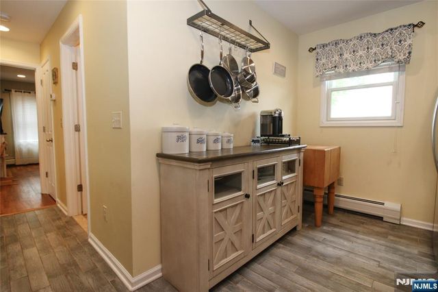 6 Knollwood Road, Totowa, NJ 07512