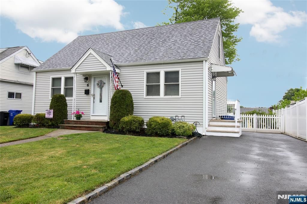 6 Knollwood Road, Totowa, NJ 07512