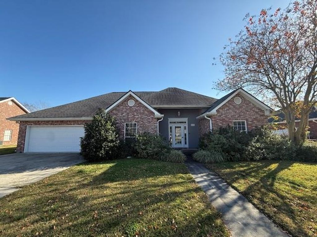 215 Ciera Dr, Houma, LA 70364