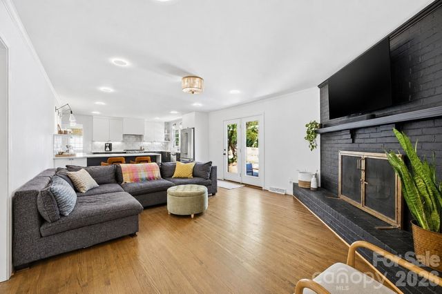 1123 Cheddington Drive, Charlotte, NC 28211