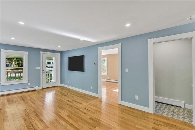 33 Oakwood Avenue, Falmouth, MA 02540