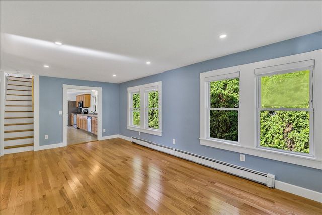 33 Oakwood Avenue, Falmouth, MA 02540