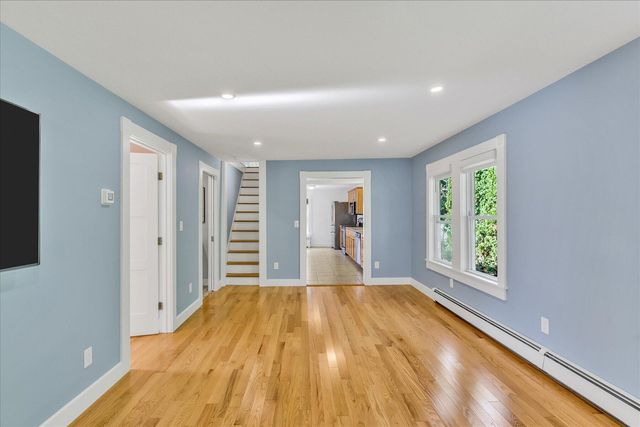 33 Oakwood Avenue, Falmouth, MA 02540