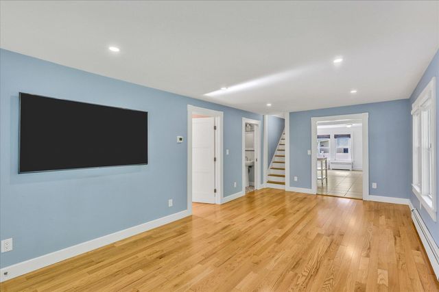 33 Oakwood Avenue, Falmouth, MA 02540