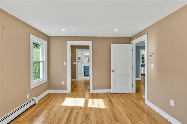 33 Oakwood Avenue, Falmouth, MA 02540