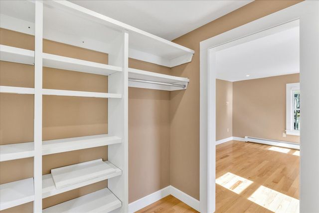 33 Oakwood Avenue, Falmouth, MA 02540