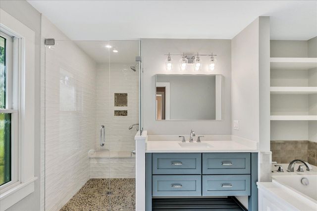 33 Oakwood Avenue, Falmouth, MA 02540