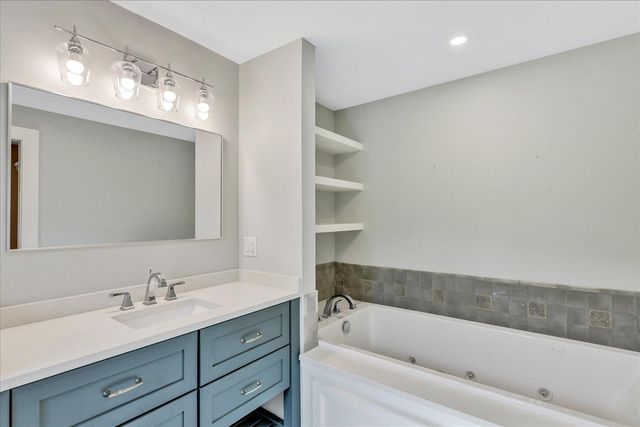 33 Oakwood Avenue, Falmouth, MA 02540