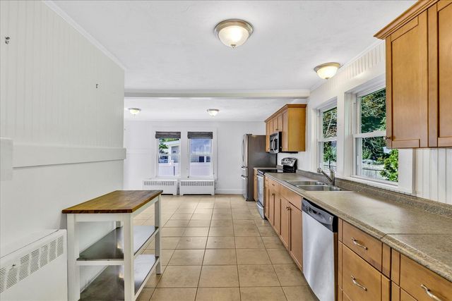 33 Oakwood Avenue, Falmouth, MA 02540