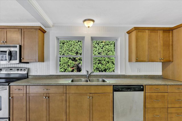 33 Oakwood Avenue, Falmouth, MA 02540