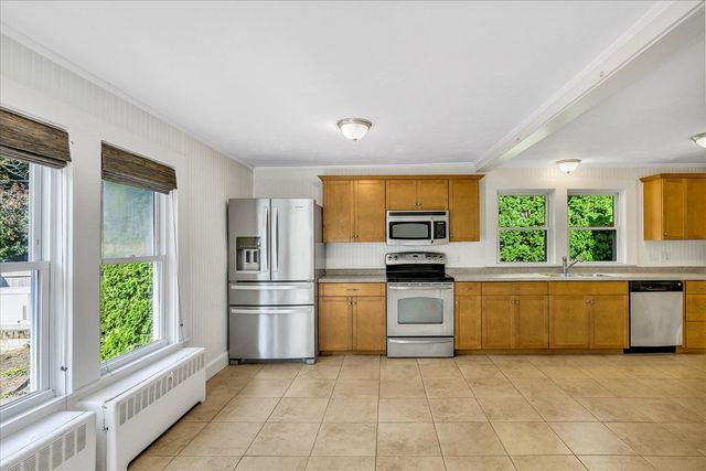 33 Oakwood Avenue, Falmouth, MA 02540