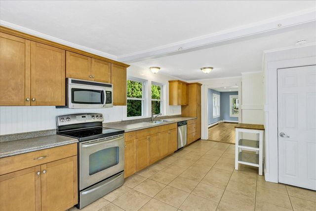 33 Oakwood Avenue, Falmouth, MA 02540