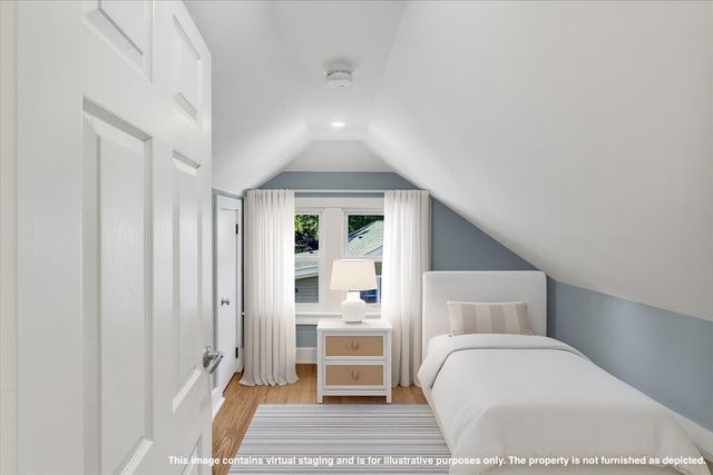 33 Oakwood Avenue, Falmouth, MA 02540