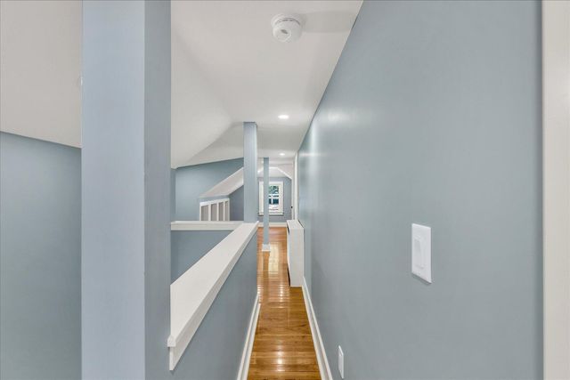 33 Oakwood Avenue, Falmouth, MA 02540