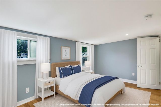 33 Oakwood Avenue, Falmouth, MA 02540