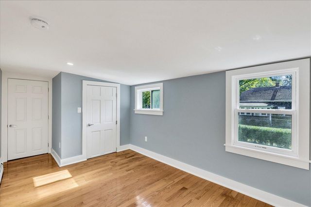 33 Oakwood Avenue, Falmouth, MA 02540