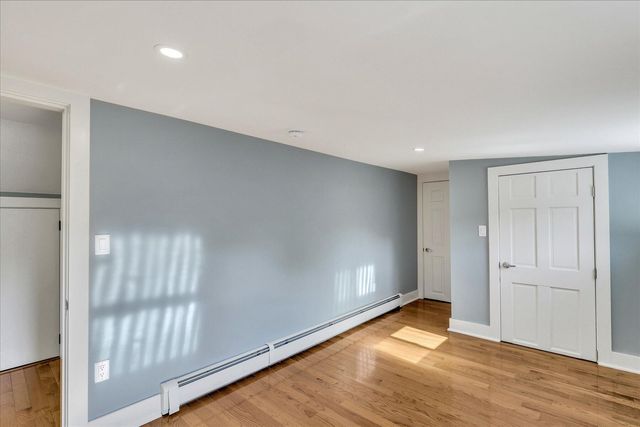 33 Oakwood Avenue, Falmouth, MA 02540