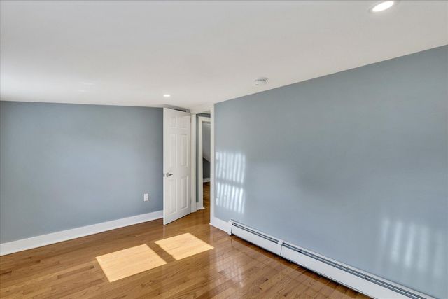 33 Oakwood Avenue, Falmouth, MA 02540
