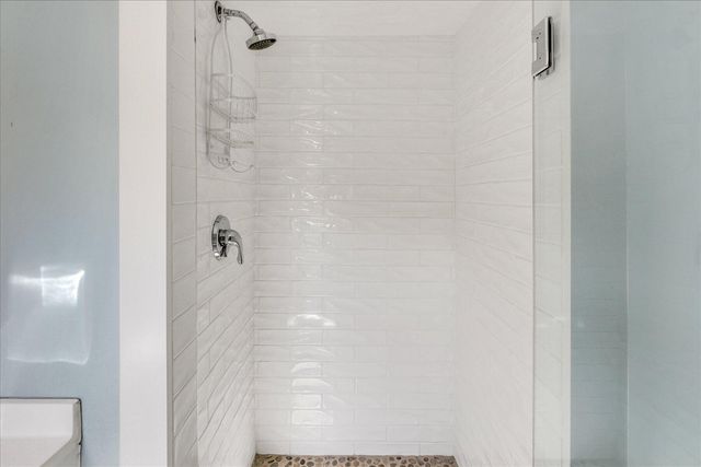 33 Oakwood Avenue, Falmouth, MA 02540