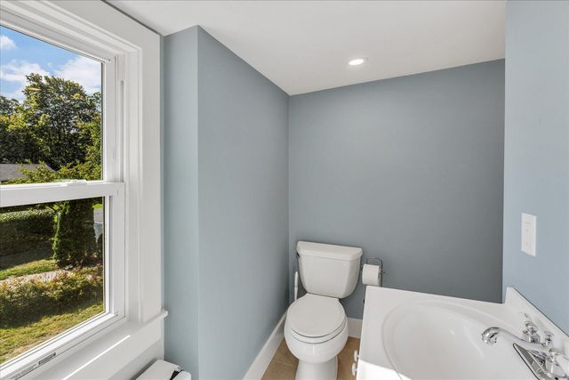 33 Oakwood Avenue, Falmouth, MA 02540
