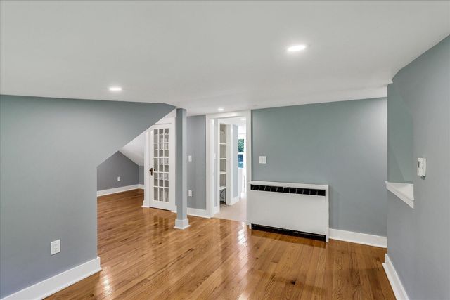 33 Oakwood Avenue, Falmouth, MA 02540