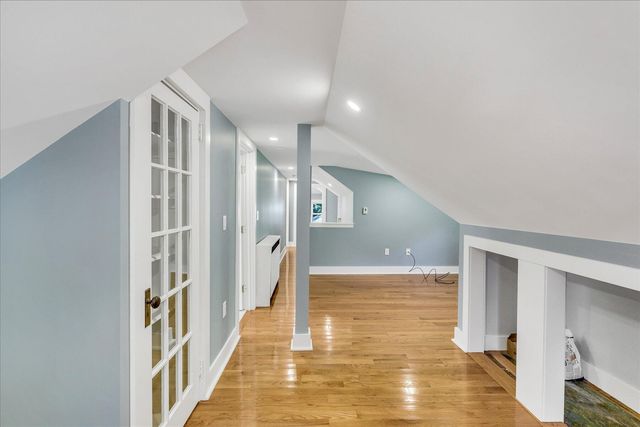 33 Oakwood Avenue, Falmouth, MA 02540