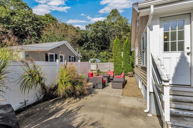 33 Oakwood Avenue, Falmouth, MA 02540