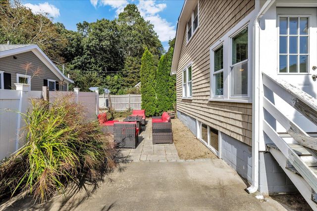 33 Oakwood Avenue, Falmouth, MA 02540