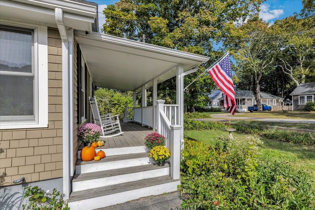 33 Oakwood Avenue, Falmouth, MA 02540