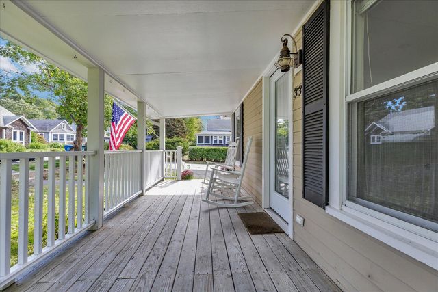 33 Oakwood Avenue, Falmouth, MA 02540