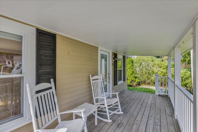 33 Oakwood Avenue, Falmouth, MA 02540
