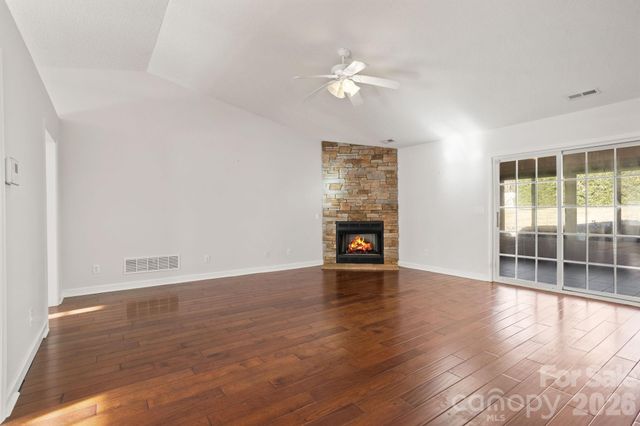 32 Stone House Road, Hendersonville, NC 28739