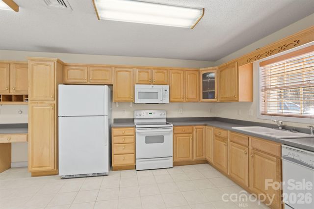 32 Stone House Road, Hendersonville, NC 28739