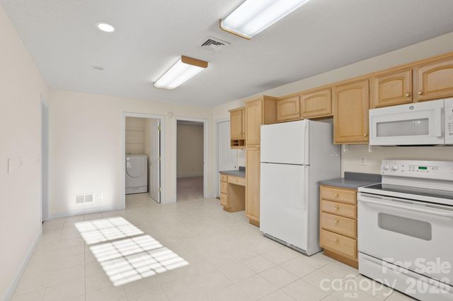 32 Stone House Road, Hendersonville, NC 28739