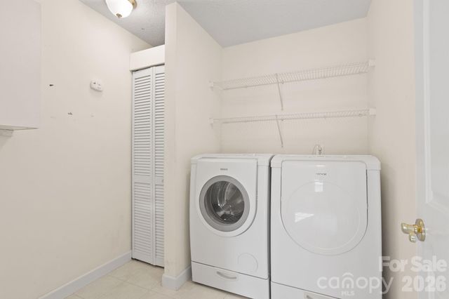 32 Stone House Road, Hendersonville, NC 28739