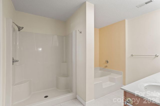 32 Stone House Road, Hendersonville, NC 28739