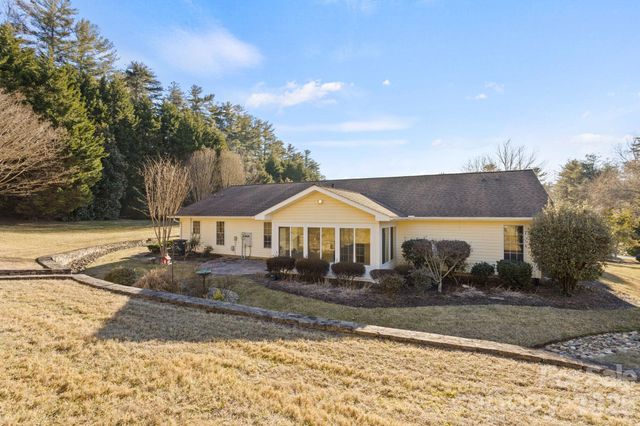 32 Stone House Road, Hendersonville, NC 28739