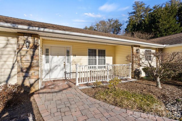 32 Stone House Road, Hendersonville, NC 28739