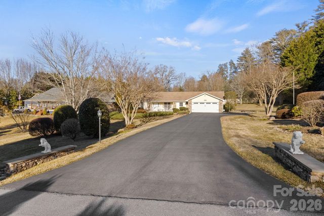 32 Stone House Road, Hendersonville, NC 28739