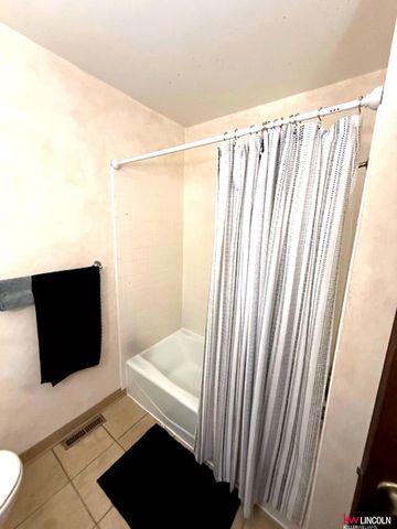 7010 Shamrock Road, Lincoln, NE 68506