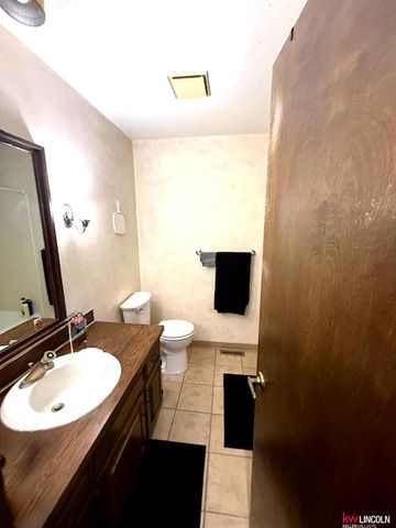 7010 Shamrock Road, Lincoln, NE 68506