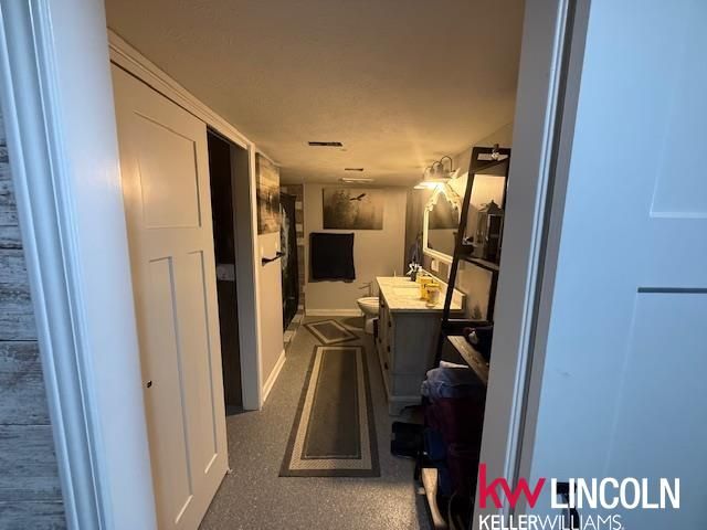 7010 Shamrock Road, Lincoln, NE 68506